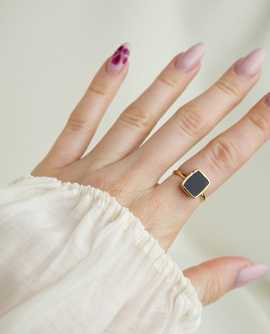 pierścionki złote Pierścionek z onyksem