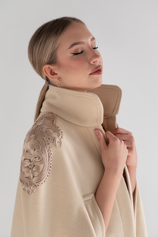 płaszcze damskie Wełniana Peleryna