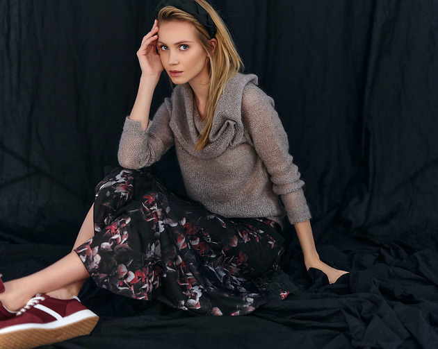 Sweter LaRime z luźnym golfem Usunieta