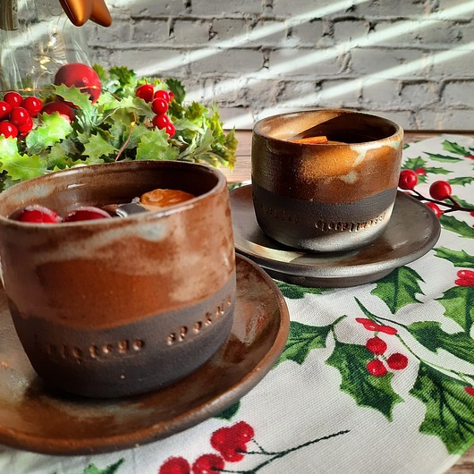 kubki Zestaw prezentowy ceramiczne kubki z talerzykami