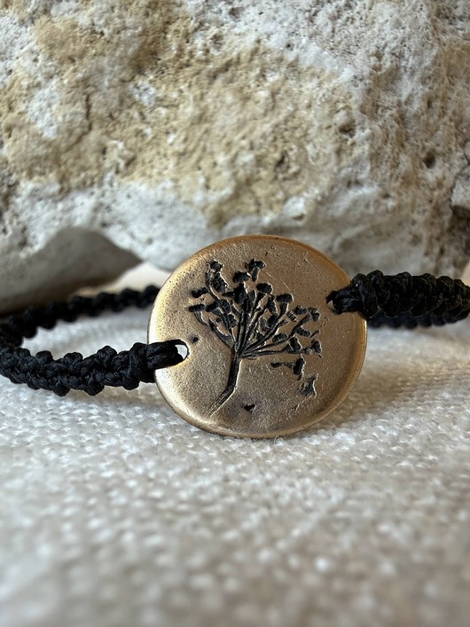 bransoletki na sznurku Bransoletka sznurkowa z detalem z brązu