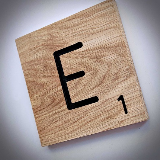 napisy dekoracyjne i tabliczki Litery scrabble, z drewna, drewniana krzyżówka