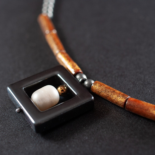 kolie Naszyjnik z białą perłą.[PN19]