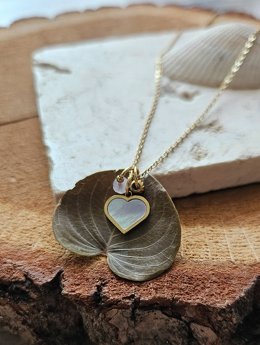 wisiory Naszyjnik z serduszkiem z masy perłowej i różowym kwarcem