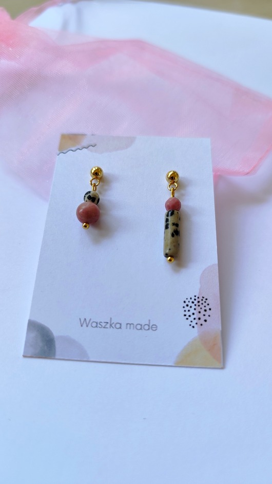 kolczyki z kamieniami Kolczyki asymetryczne rodonit jaspis dalmatyński