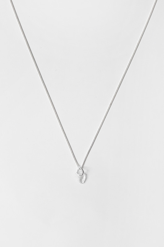Minimalistyczny naszyjnik z kryształem górskim wearmaya