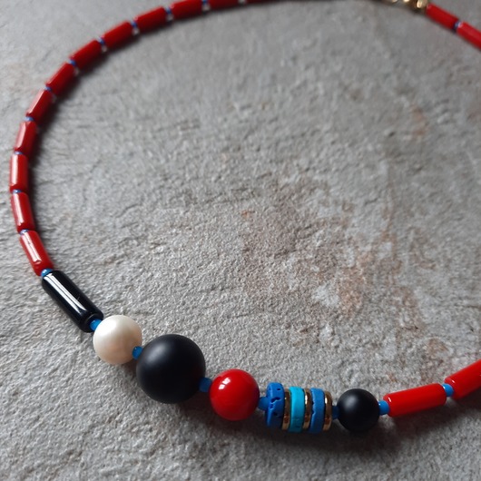 chokery Naszyjnik z koralem, czarnym turmalinem, perłą i czarnym onyksem