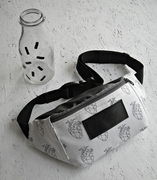 Nerka z serii GEOMETRY. Hearts on white Handverk