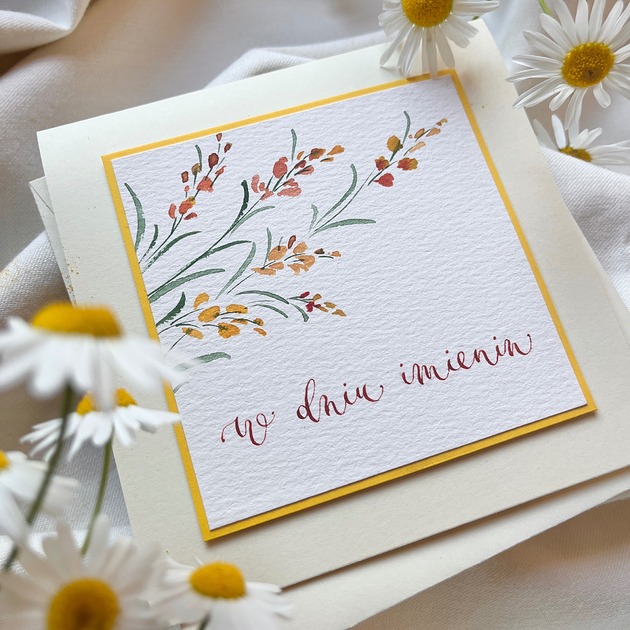 kartki scrapbooking Kartka imieninowa ręcznie malowana i kaligrafowana z delikatnymi kwiatkami