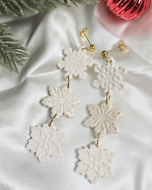 kolczyki z masy plastycznej Potrójne śnieżynki XXL kolczyki srebrno-białe