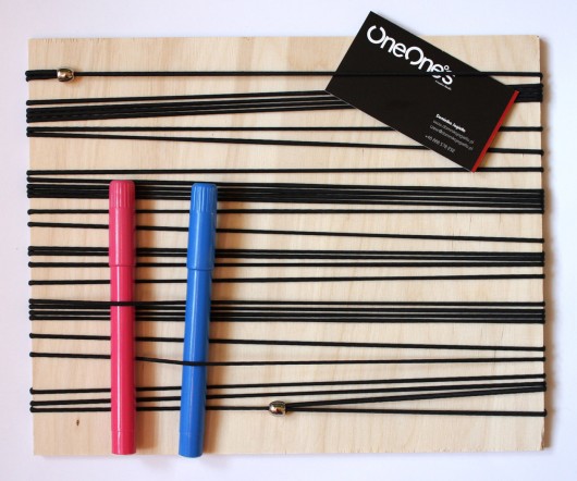 String Out! / board z czarną gumką OneOnes Creative Studio