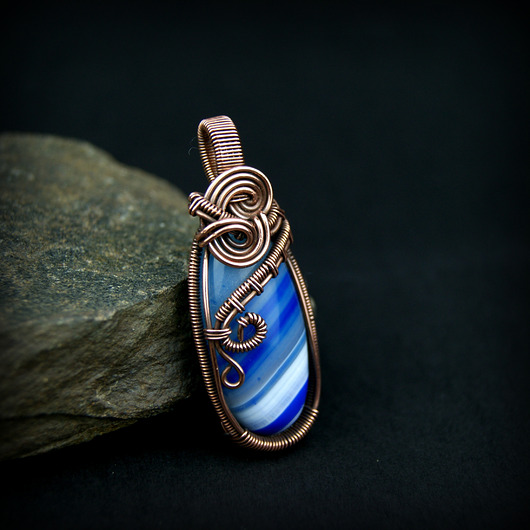 wisiory Wisiorek z niebieskim agatem wire wrapping