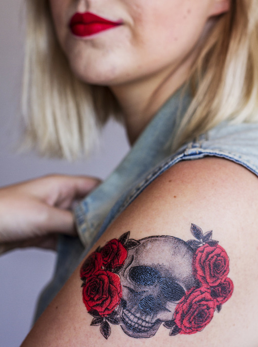 Czaszka w kwiatach-tatuaż tymczasowy Anna Chudzik Pawlik Art