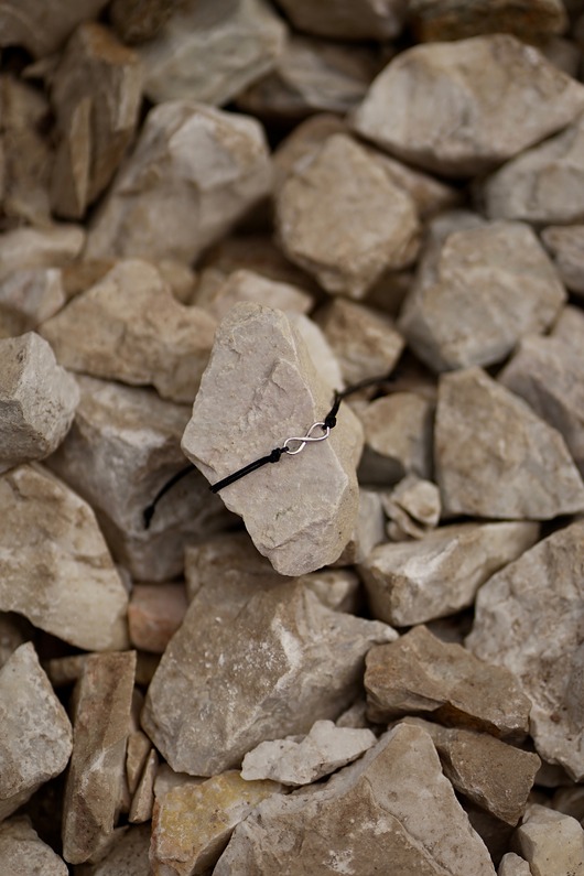 bransoletki na sznurku Bransoletka srebrna z zawieszką - NIESKOŃCZONOŚĆ