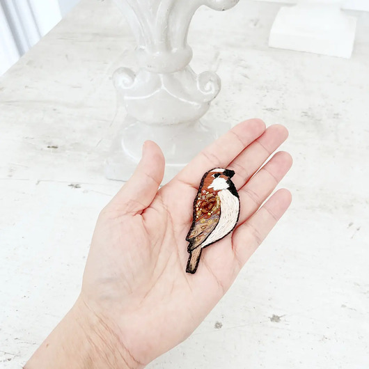 broszki Broszka WRÓBEL  ręcznie haftowana przypinka polskie ptaki