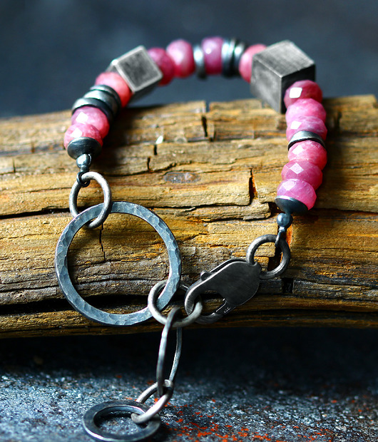 bransoletki z kamieni naturalnych Unikatowa bransoletka z rubinem, talizman dobrobytu