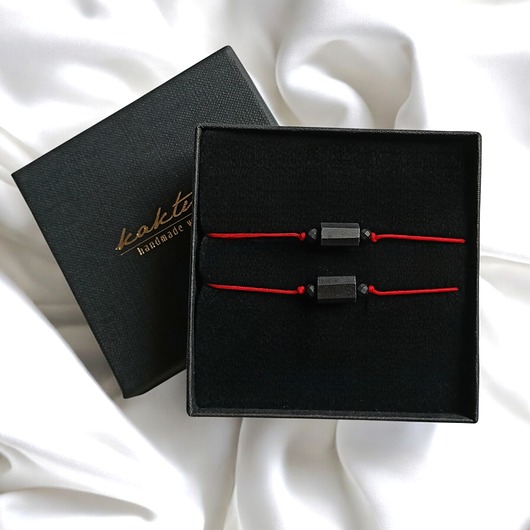 bransoletki z kamieni naturalnych Komplet dla pary : ochronne bransoletki - czarny turmalin : czerwony sznurek