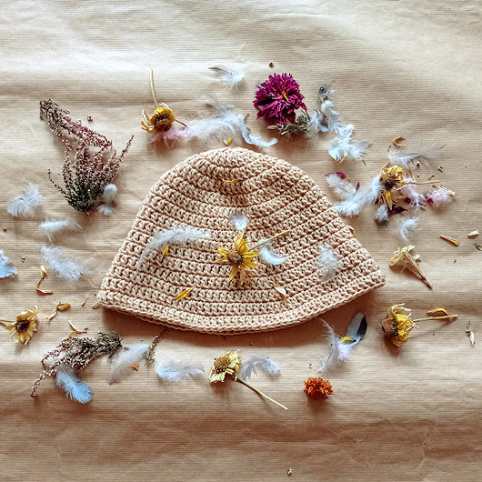 kapelusze damskie Camelowy BUCKET HAT