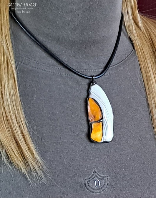 wisiory Krzemień pasiasty i bursztyn w designerskim wisiorze ręcznie robionym gift LUX
