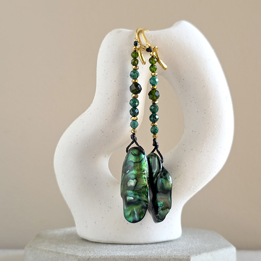 kolczyki z kamieniami Kolczyki wiszące UNIKAT macica perłowa, malachit, diopsyd