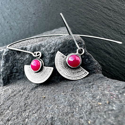 kolczyki srebrne Orientalne kolczyki srebrne wachlarze z agatem  fuksja