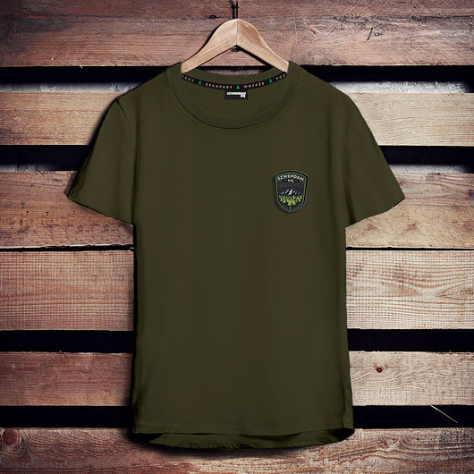 t-shirty męskie KKoszulka męska z naszywką SZWENDAM SIĘ khaki