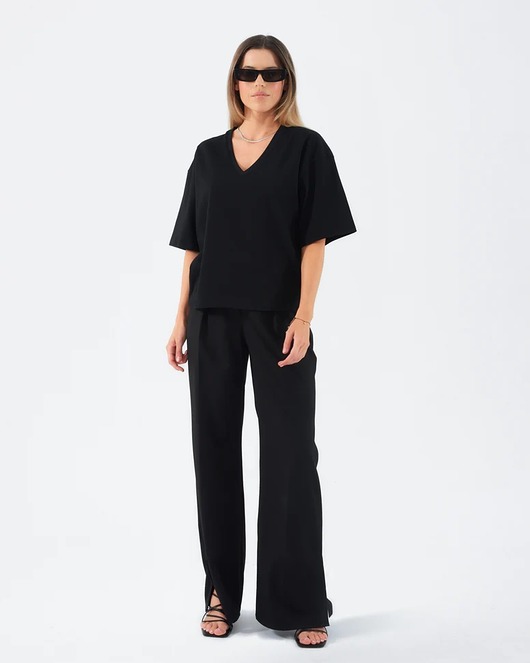 t-shirt damskie T-shirt relaxed black v-neck