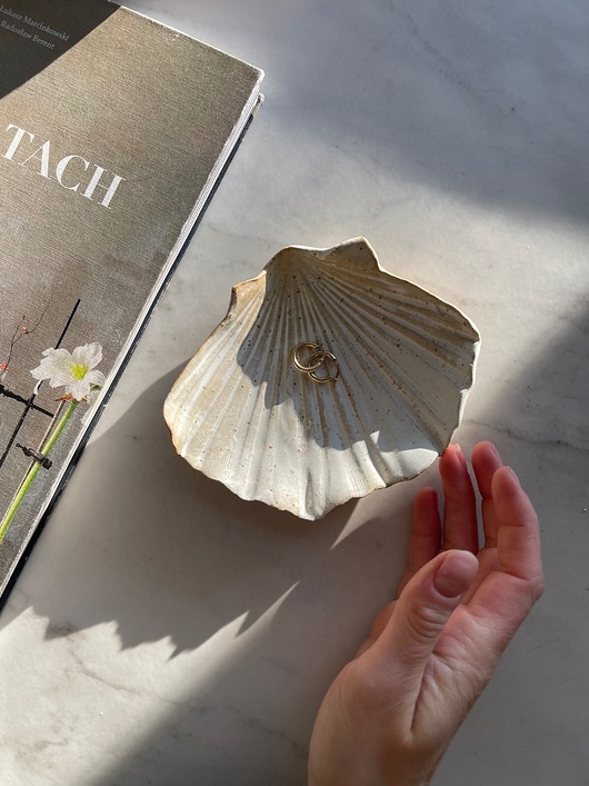 pojemniki na biżuterię Podstawka na Biżuterię Palo Santo Ceramiczna Muszelka Babie Lato