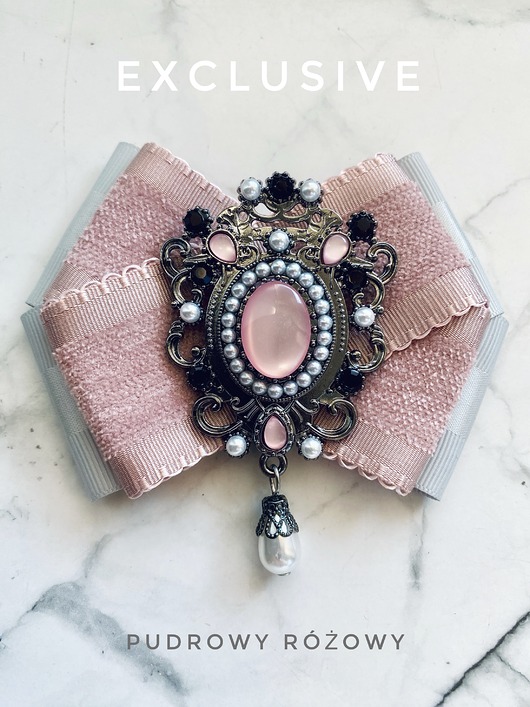 broszki Kolekcja  Exclusive  Brosza z  różową ozdobą Glamour