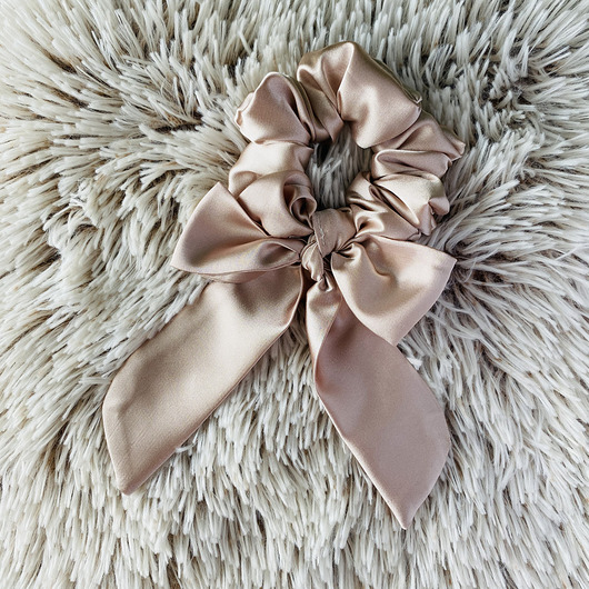 Satynowa gumka do włosów scrunchie Beż Nandi