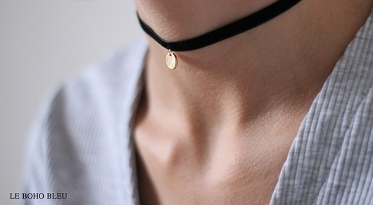 Thin Black Velvet Choker with Gold Disc Le Boho Bleu