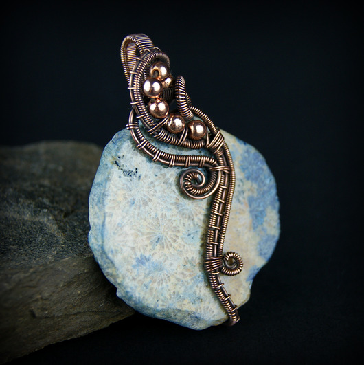 wisiory Koral fossil wisiorek wire wrapping