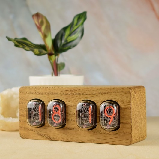 zegary Drewniany retro zegar na lampach Nixie