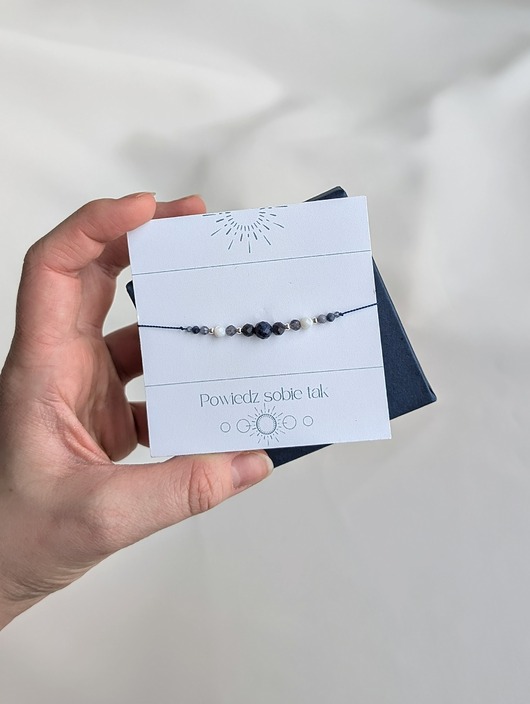 bransoletki z kamieni naturalnych Granatowa bransoletka na nici