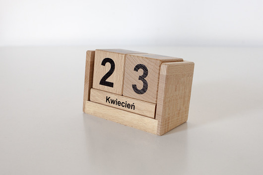 kalendarz drewniany ekodizajn