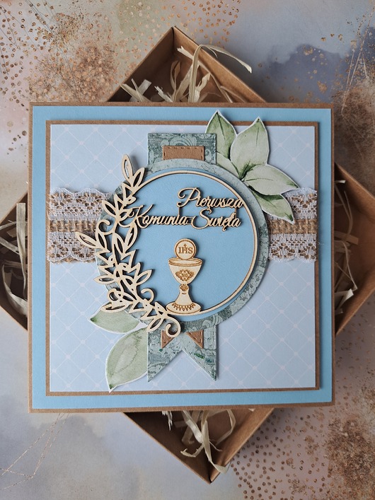 kartki scrapbooking Kartka na Komunię dla chłopca (w pudełku)