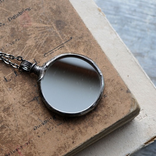 wisiory Dwustronne zwierciadełko - naszyjnik z lusterkiem