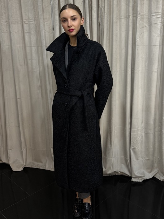 płaszcze damskie Płaszcz zimowy a la karakuł CZARNY długi KIND OF MAGIC