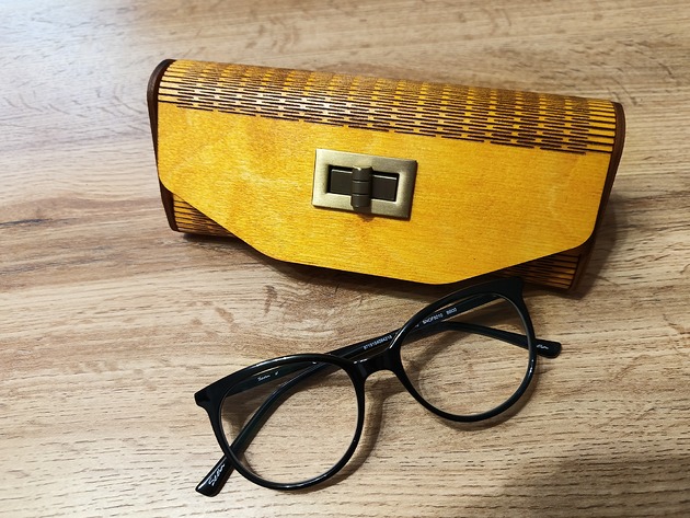 torebki mini Drewniane etui na okulary