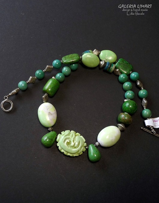 Elegancki naszyjnik handmade na zielono z howlitów i turkusu Galeria Limart
