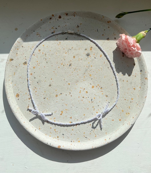 chokery Choker z krysztalem gorskim kokardki