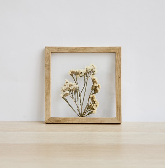 dodatki - różne Statice suniata white w dębowej ramce S