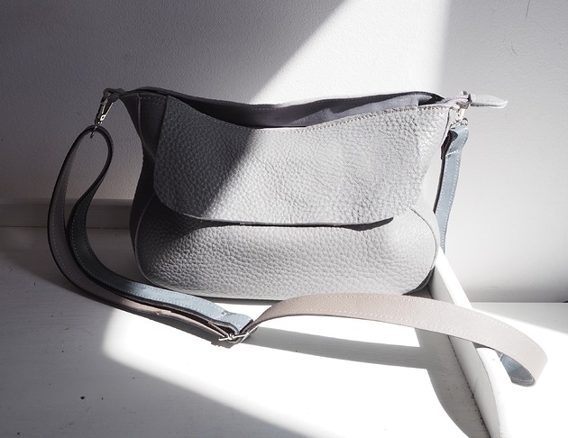 torby na ramię Szara skórzana listonoszka