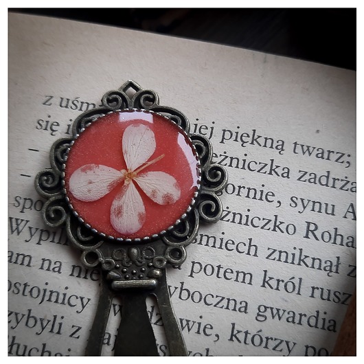 zakładki do książek Zakładka z białymi kwiatami