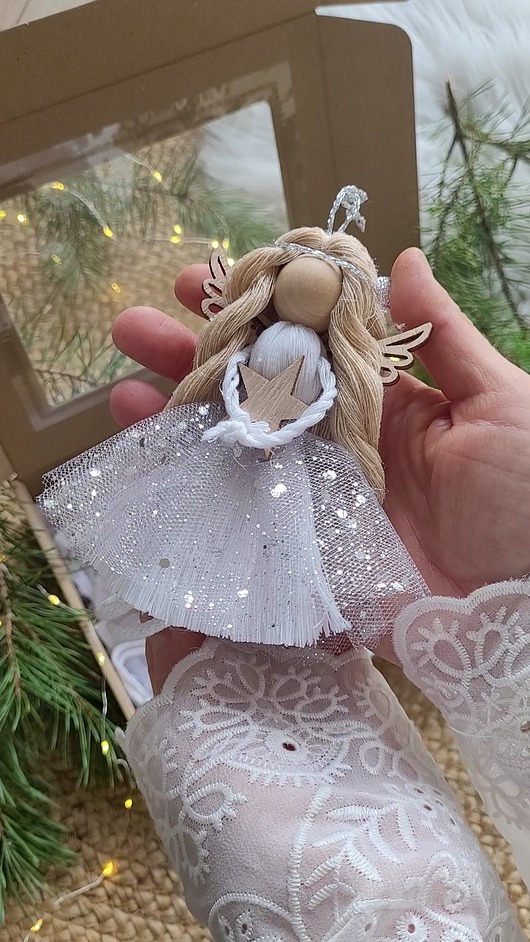 ozdoby choinkowe Świąteczny box aniołki na choinkę boho białe, srebrne 5 sztuk