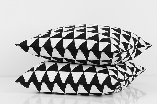Poduszka Triangles Black 40x40cm Majunto