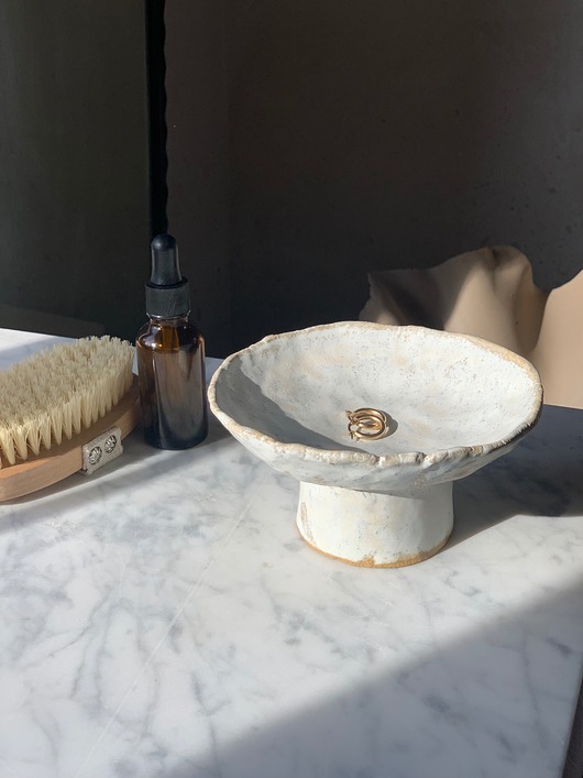 pojemniki na biżuterię Ceramiczna Miseczka Japandi na Cokole Milky Romantic