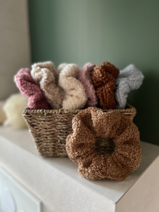 gumki do włosów Miękka, puszysta gumka do włosów scrunchie JASNO BRĄZOWA
