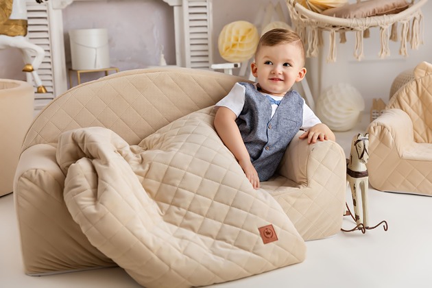 Koc z poduszką kremowy pikowany velvet Royal Child
