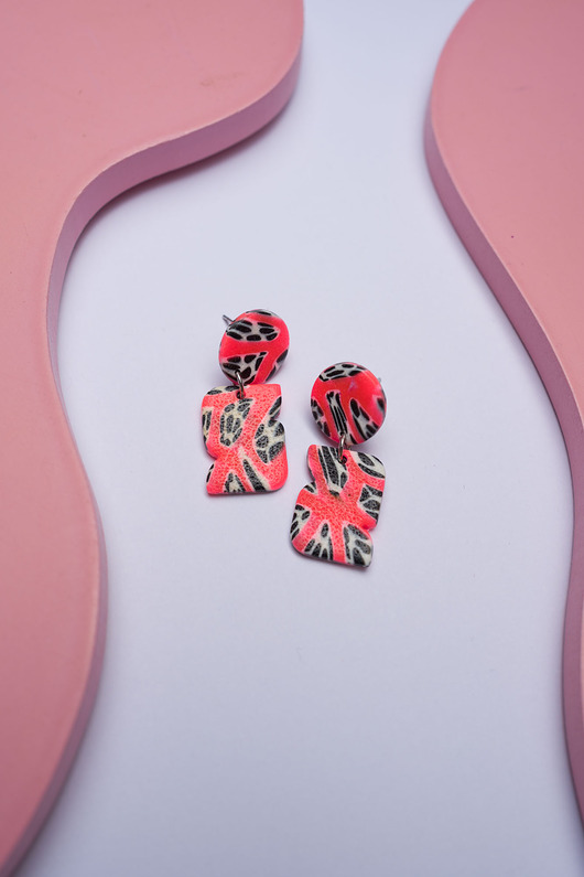 kolczyki z masy plastycznej Wiszące kolczyki sztyfty w abstrakcyjny wzorek